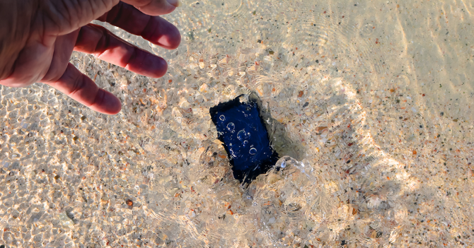 Comment sauver un téléphone portable tombé à l’eau ?
