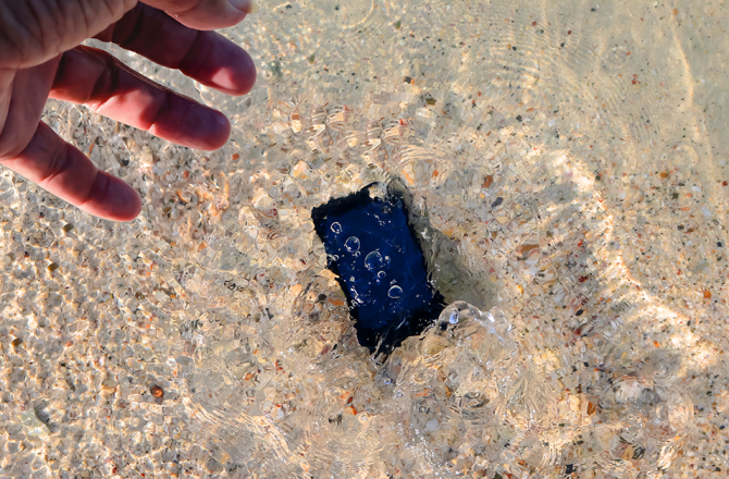 Comment sauver un téléphone portable tombé à l’eau ?