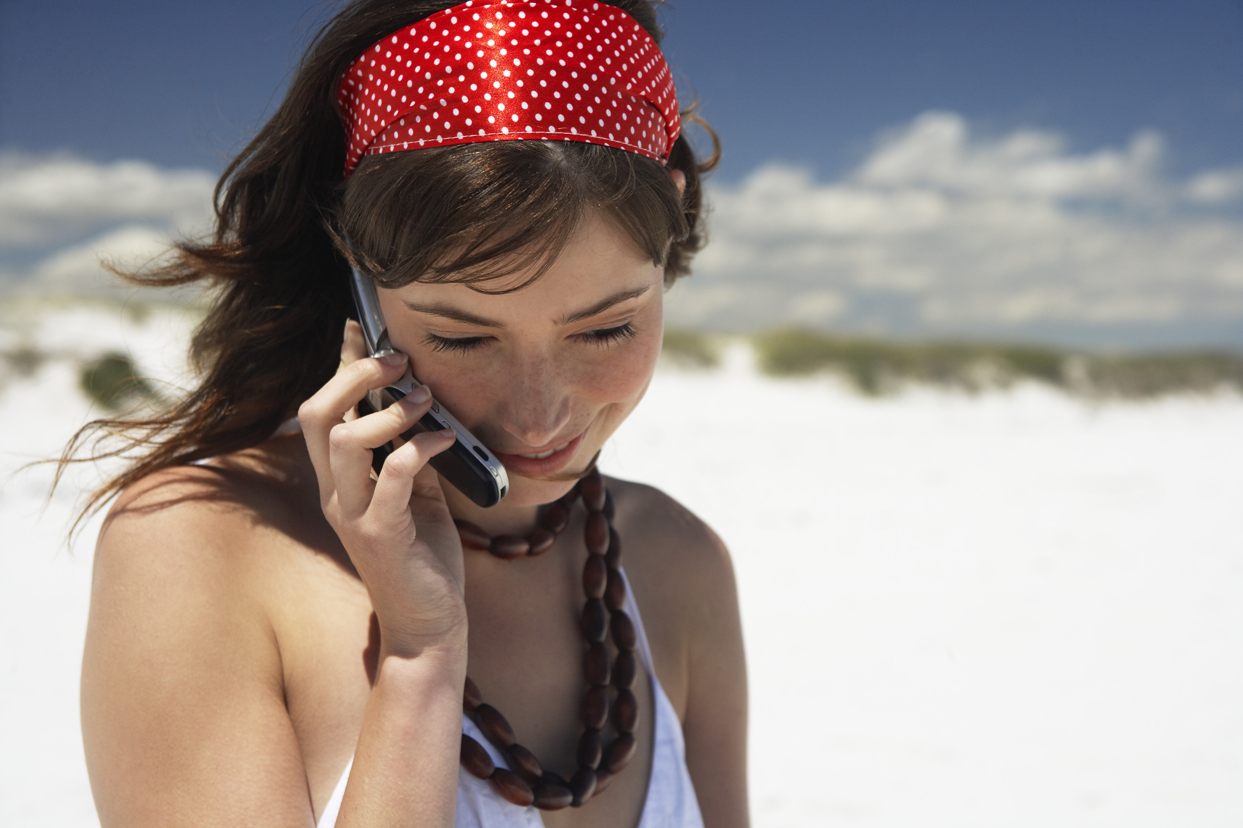 Jeune fille au téléphone