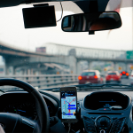 5 applications mobiles indispensables en voiture